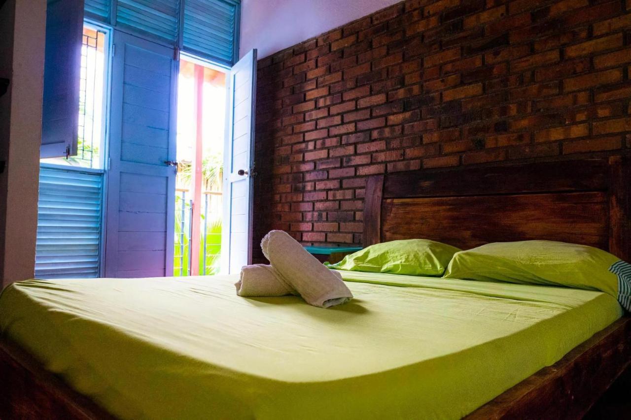 Hostal Aluna Casa Y Cafe *
