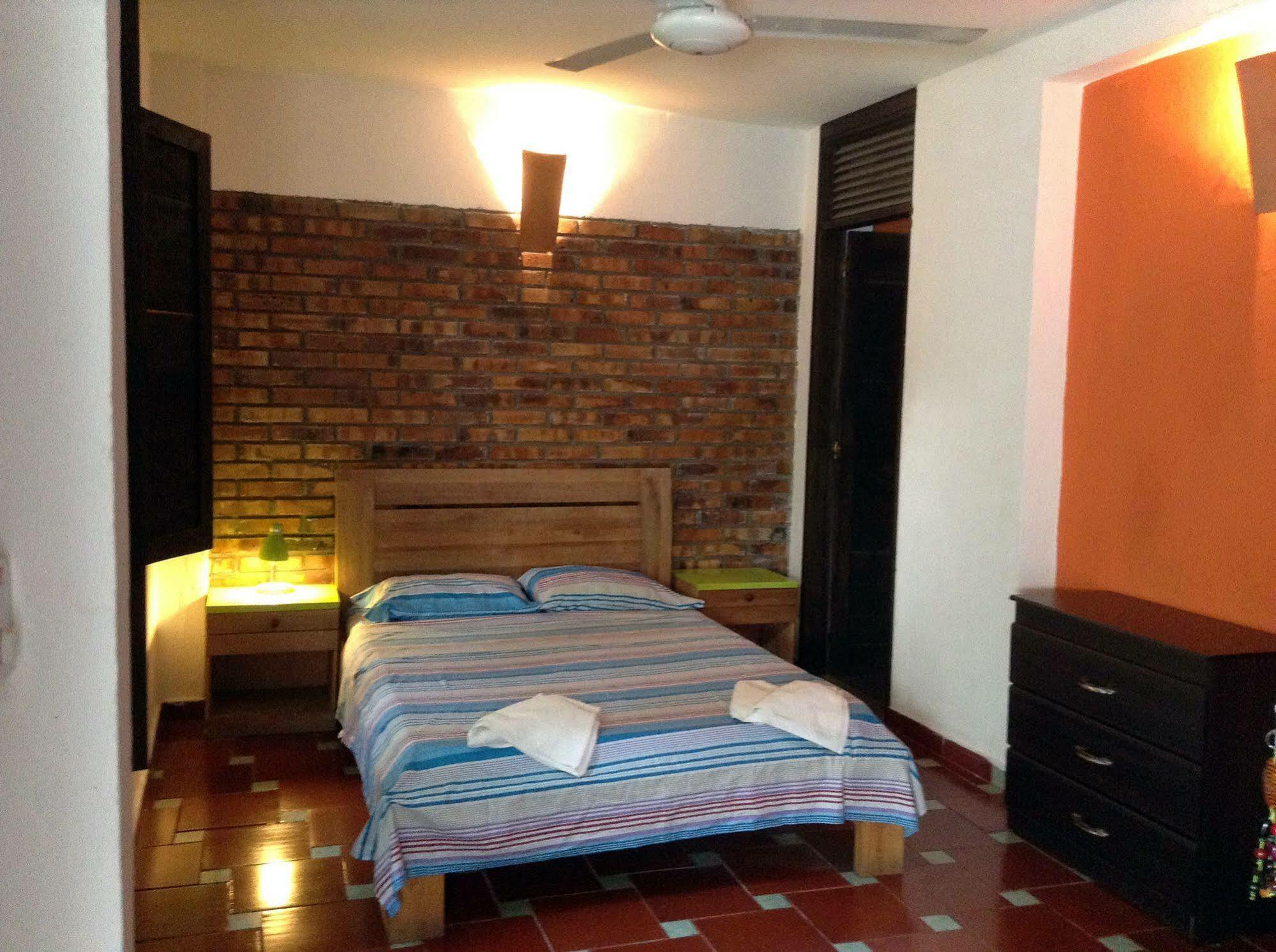 Aluna Casa Y Cafe Hostal *